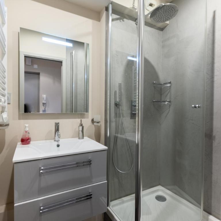 Apartment with parking on Place de Morny - Monolocale - 10