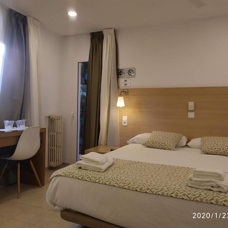 Hostal Bonany - Habitación Doble con balcón - 1 o 2 camas - 11