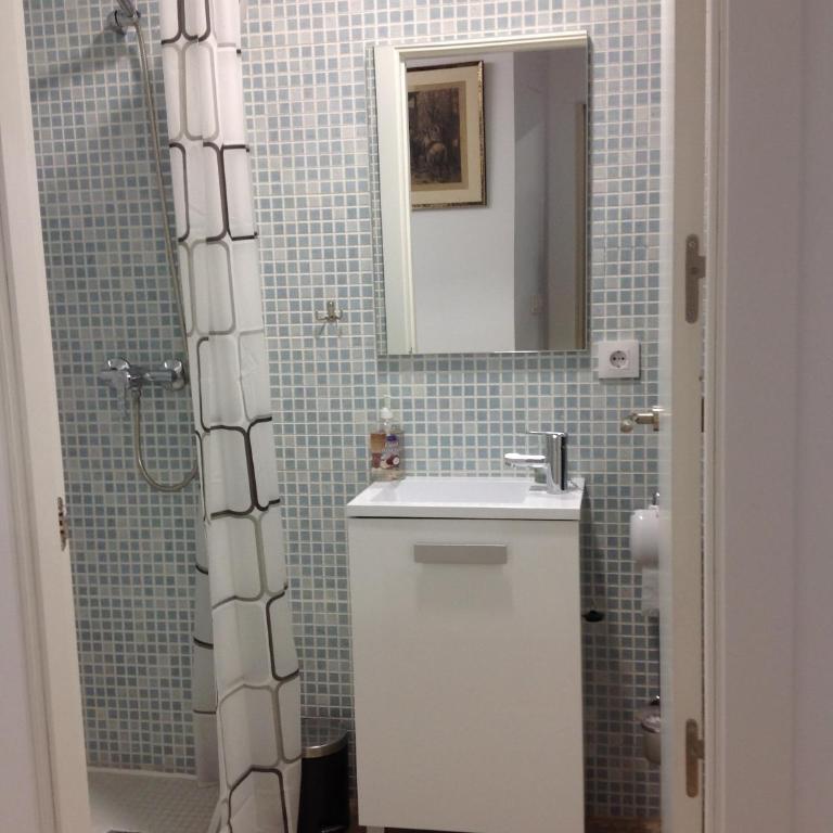 Albergue Santiago Apostol - Habitación Cuádruple con baño privado - 4