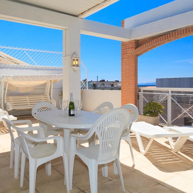 UHC Center Family Apartments - Penthouse Apartment - 2