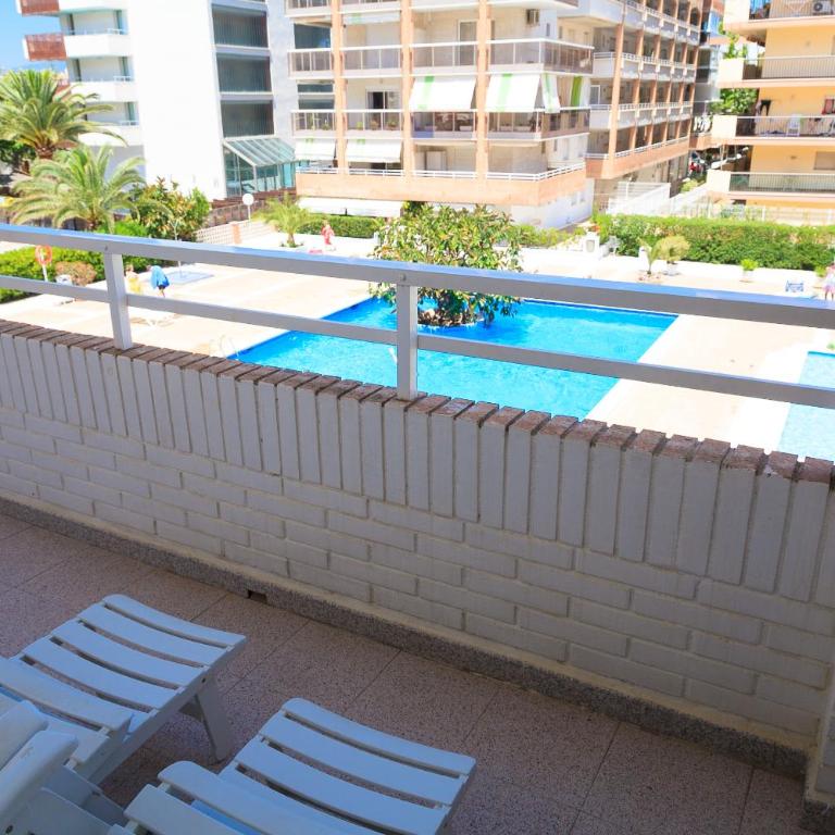 UHC Center Family Apartments - Apartment with Pool View - 2