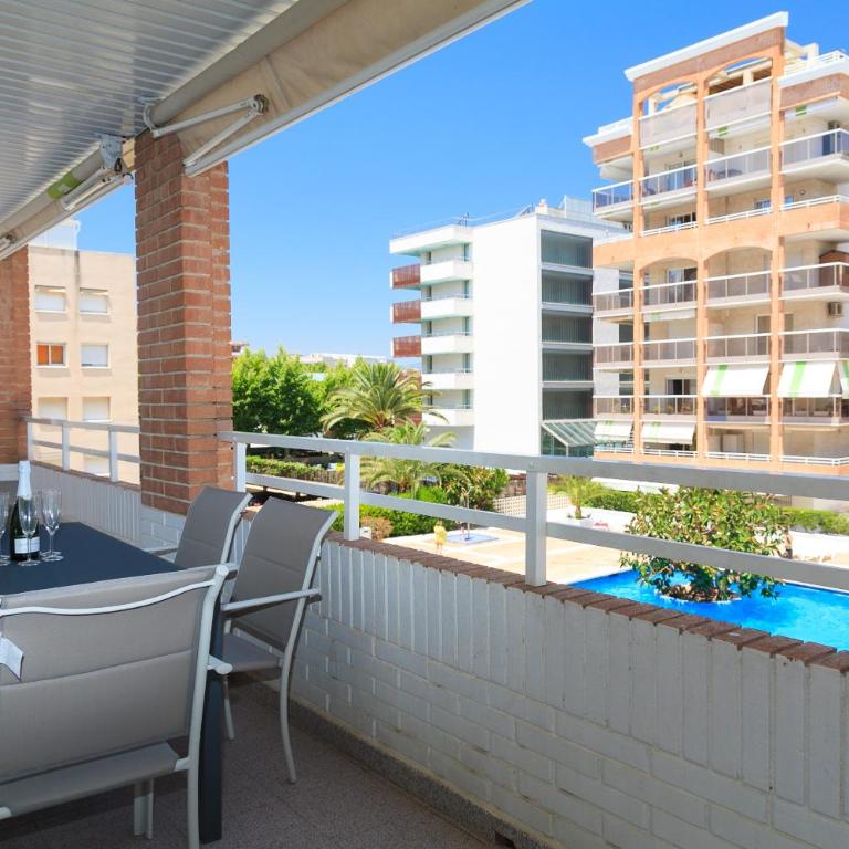 UHC Center Family Apartments - Apartment with Pool View - 1