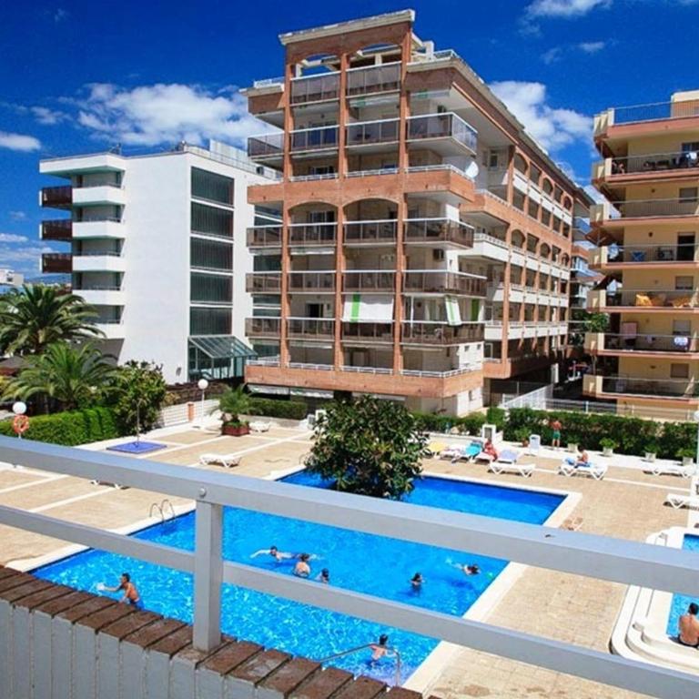 UHC Center Family Apartments - Apartment with Pool View - 15