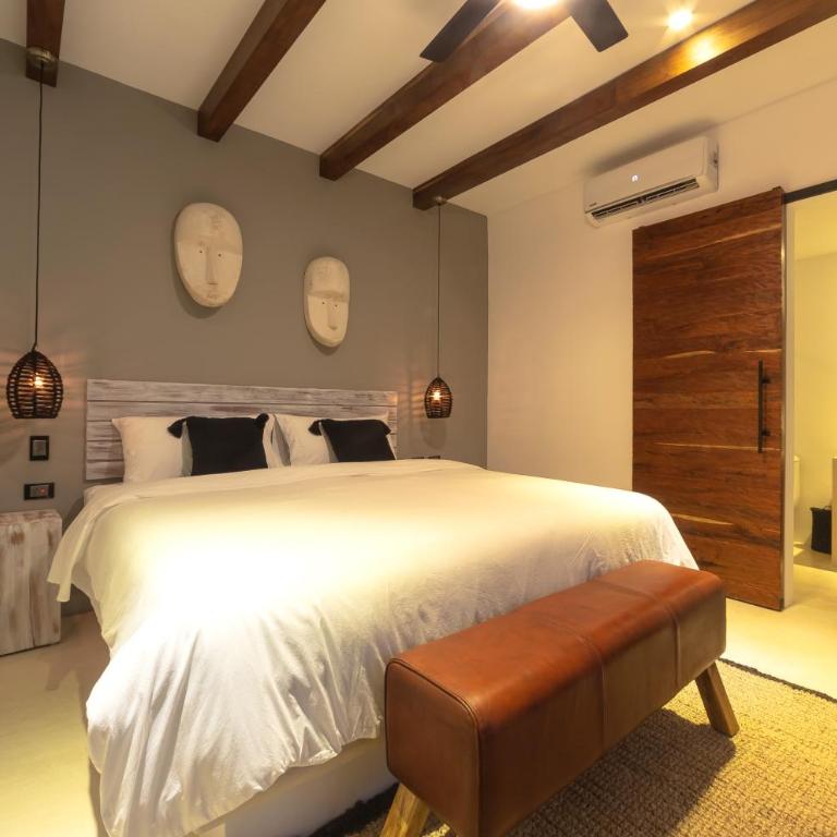 BT Rooms Tulum - Habitación con cama extragrande y vistas a la piscina - 9