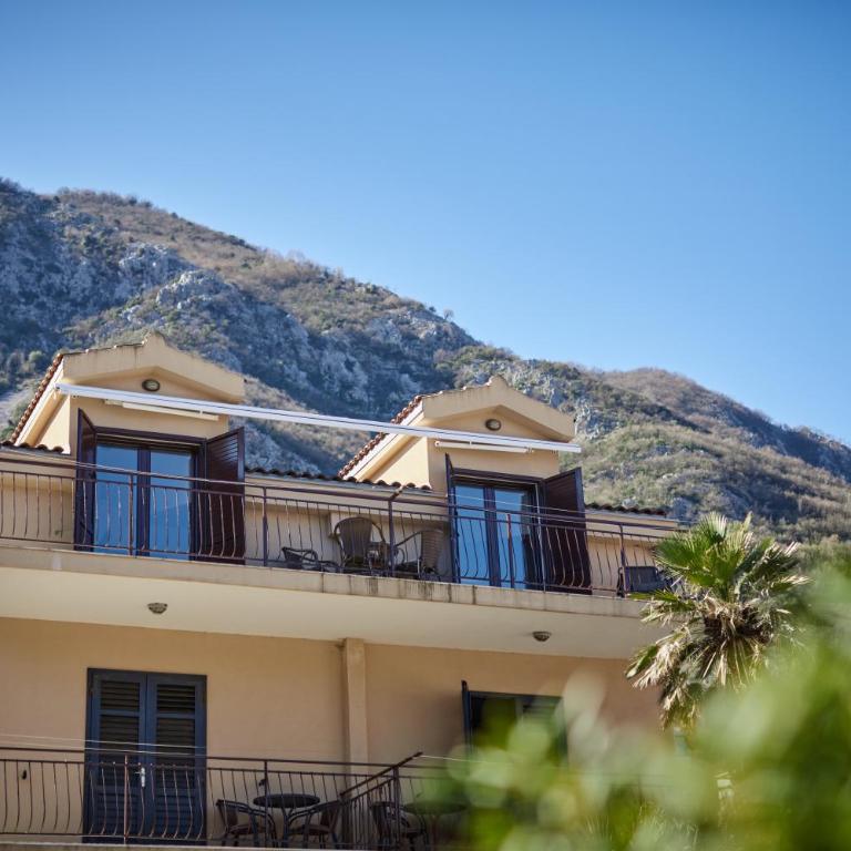 Apartments Pajovic - Three-Bedroom Apartment with Sea View - 21