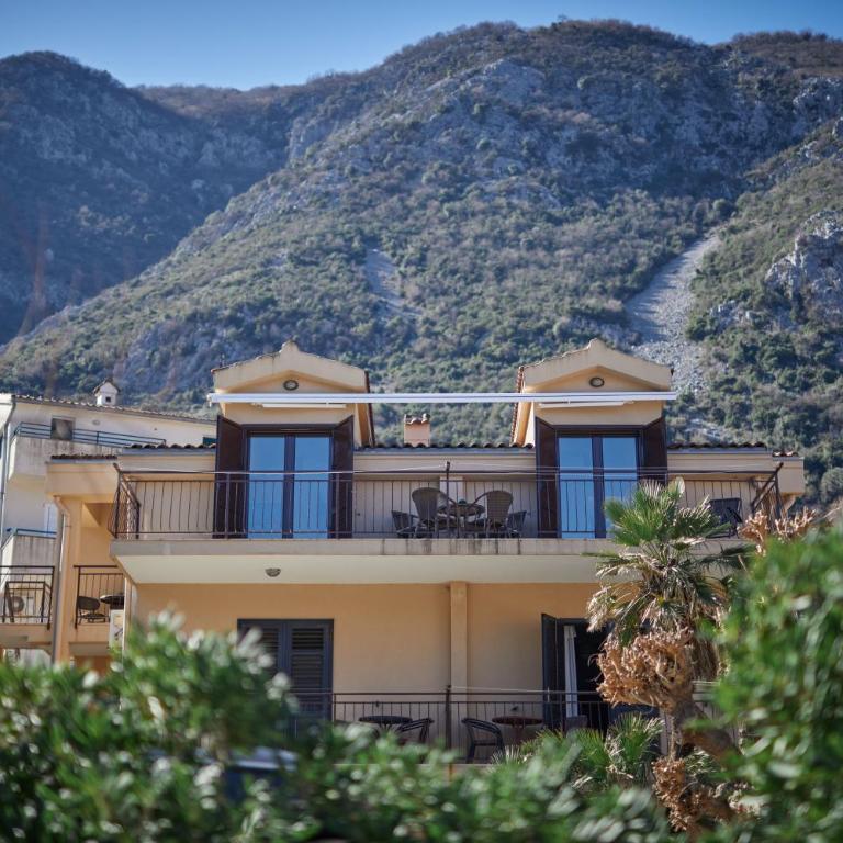 Apartments Pajovic - Three-Bedroom Apartment with Sea View - 20