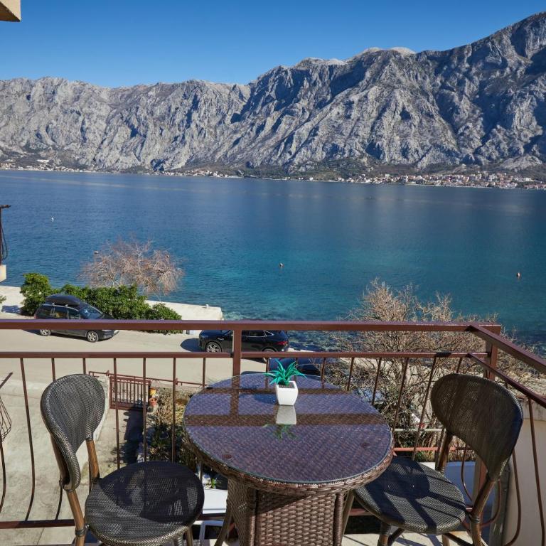 Apartments Pajovic - Three-Bedroom Apartment with Sea View - 18