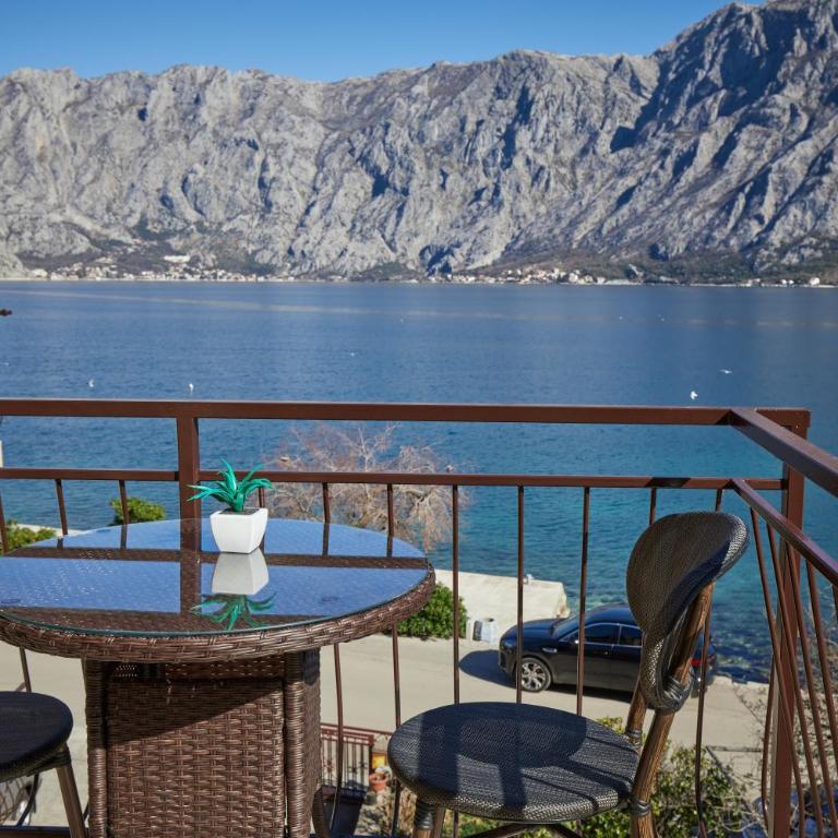Apartments Pajovic - Three-Bedroom Apartment with Sea View - 17