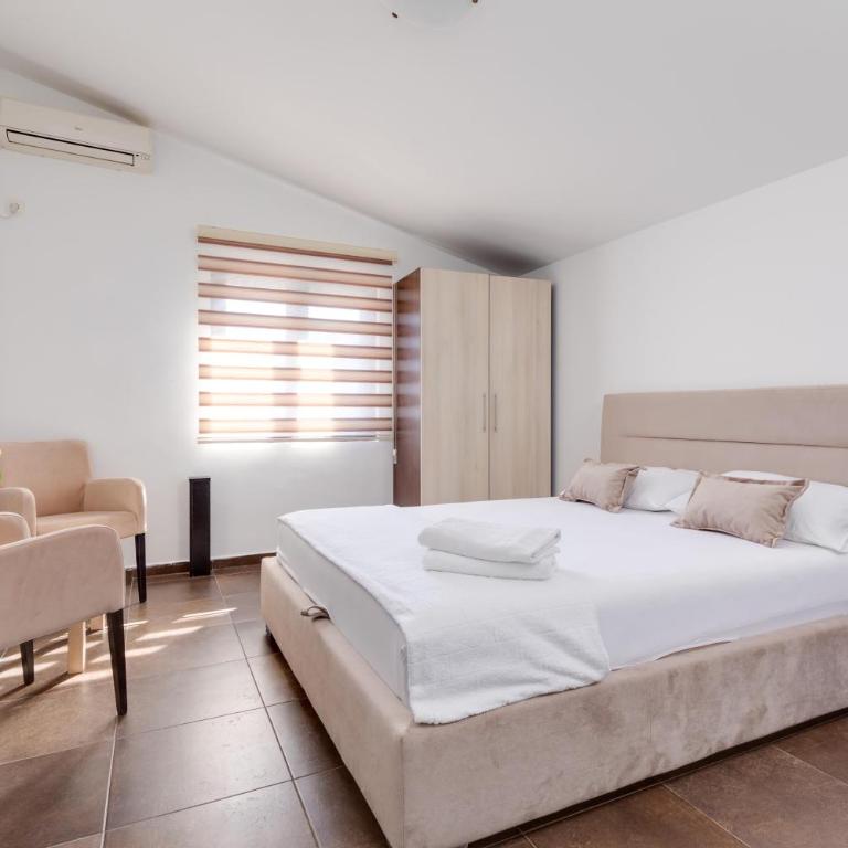 Apartments Pajovic - Three-Bedroom Apartment with Sea View - 16