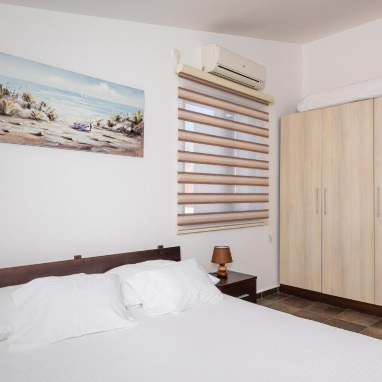 Apartments Pajovic - Three-Bedroom Apartment with Sea View - 4