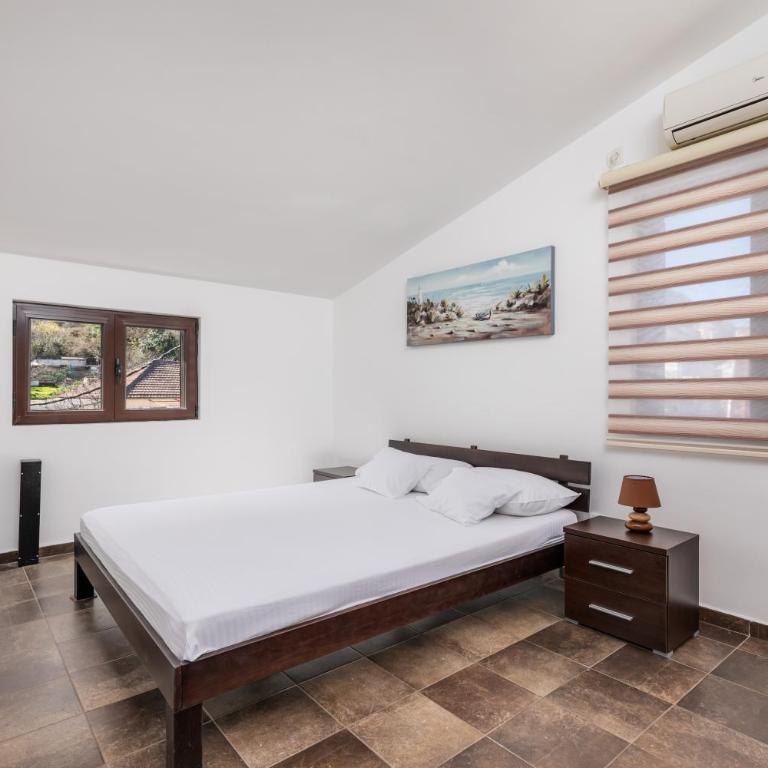 Apartments Pajovic - Three-Bedroom Apartment with Sea View - 5