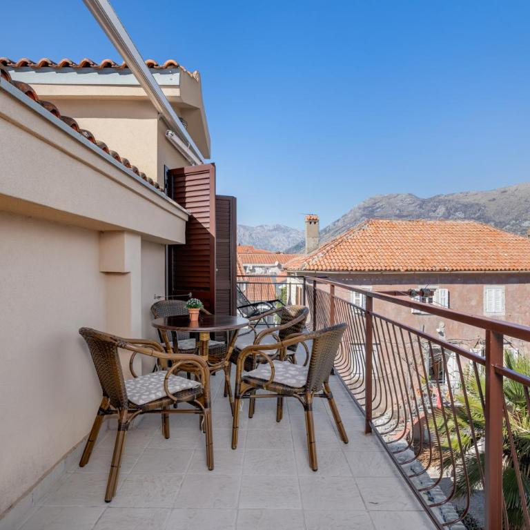 Apartments Pajovic - Three-Bedroom Apartment with Sea View - 6