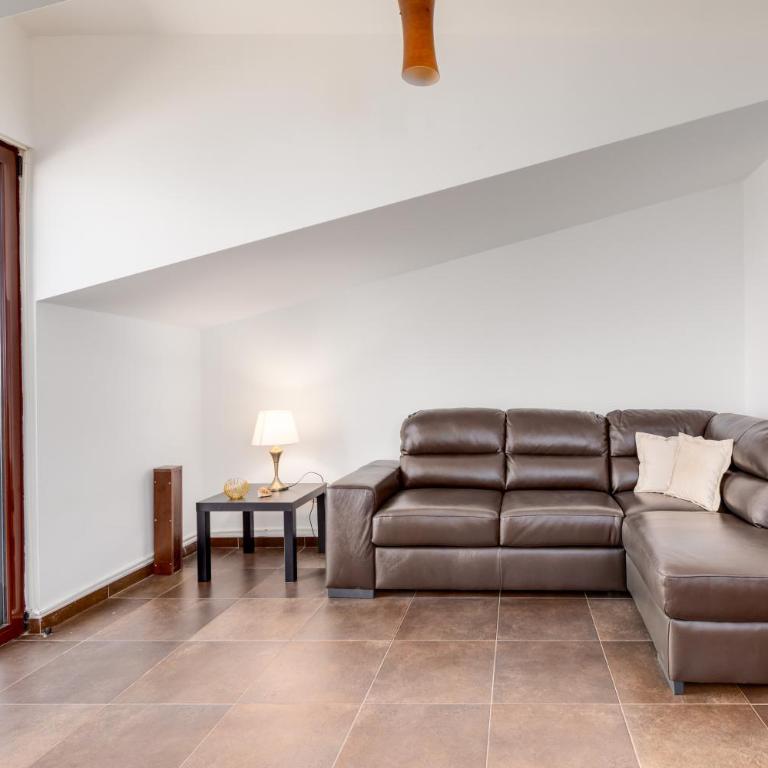 Apartments Pajovic - Three-Bedroom Apartment with Sea View - 8