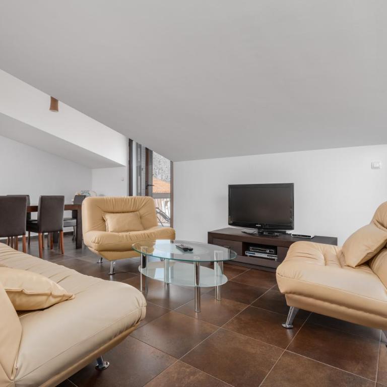Apartments Pajovic - Three-Bedroom Apartment with Sea View - 11