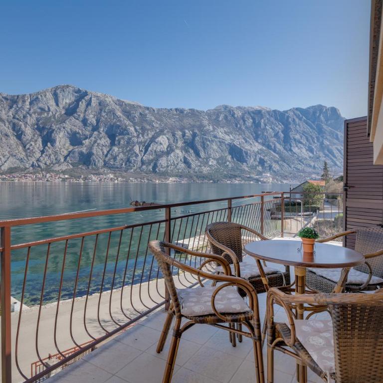 Apartments Pajovic - Three-Bedroom Apartment with Sea View - 26