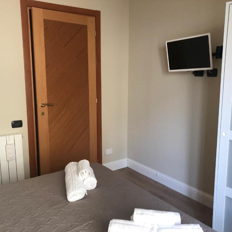 GISELLE HOUSE - One-Bedroom Apartment - 9