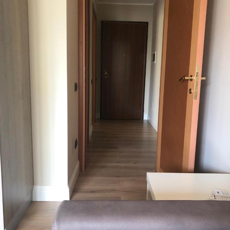 GISELLE HOUSE - One-Bedroom Apartment - 5