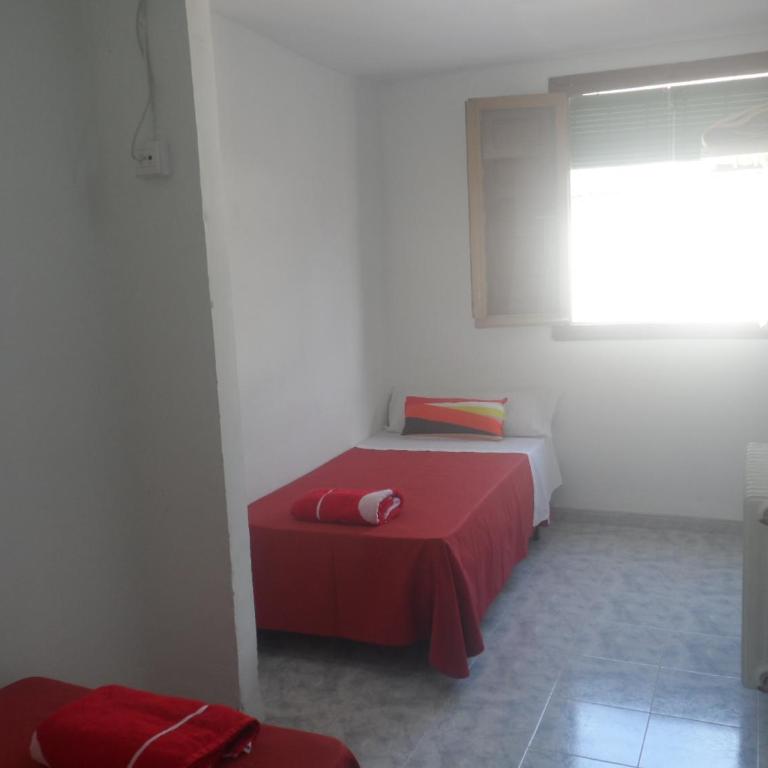 Pensión Duquesa Bed & Breakfast - Basic Single Room with Shared Bathroom - 1