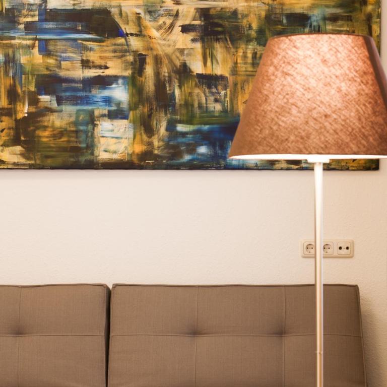 Hotel Villa Solln - free parking - Standard Zimmer mit 1 Doppelbett und Sofa - 4