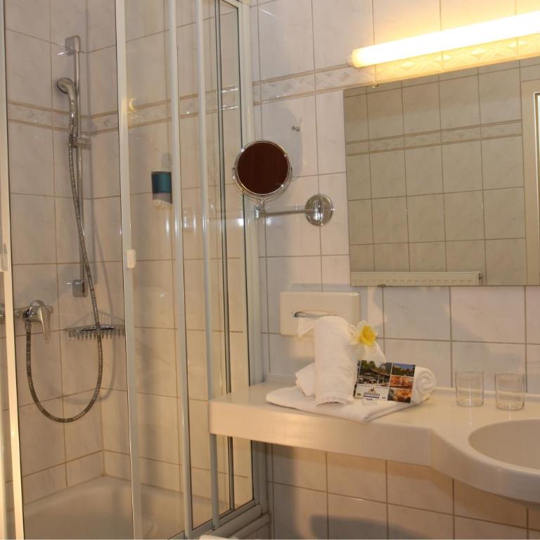 Hotel Alpenstuben - Dreibettzimmer - 2
