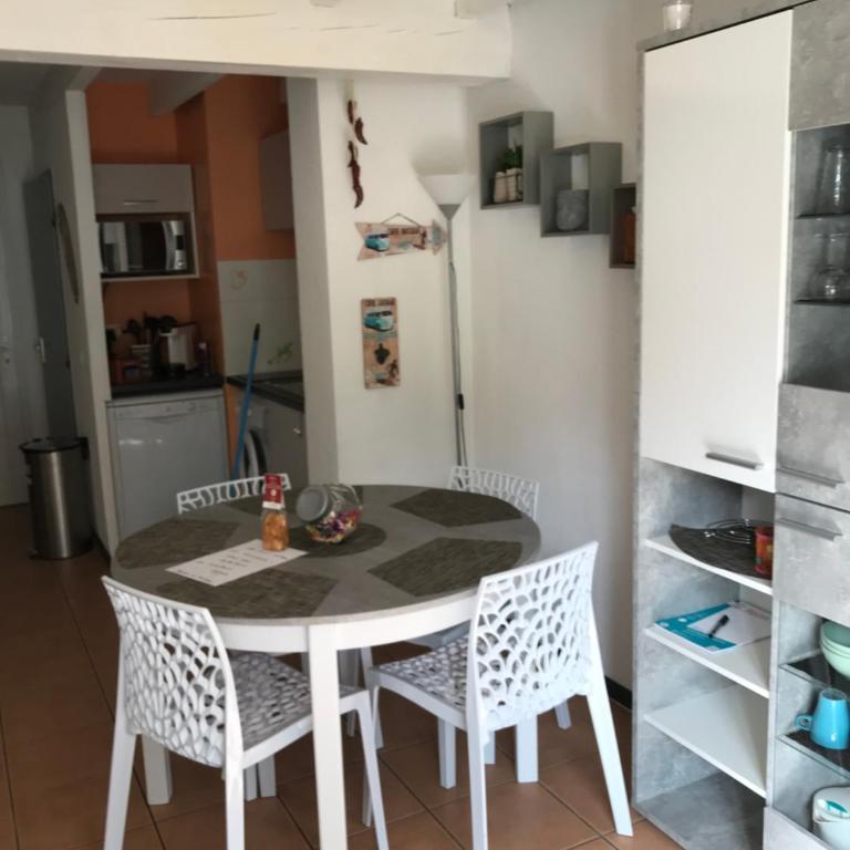 ANGLET- BIARRITZ T3 dans résidence avec piscine - Maison 2 Chambres - 6