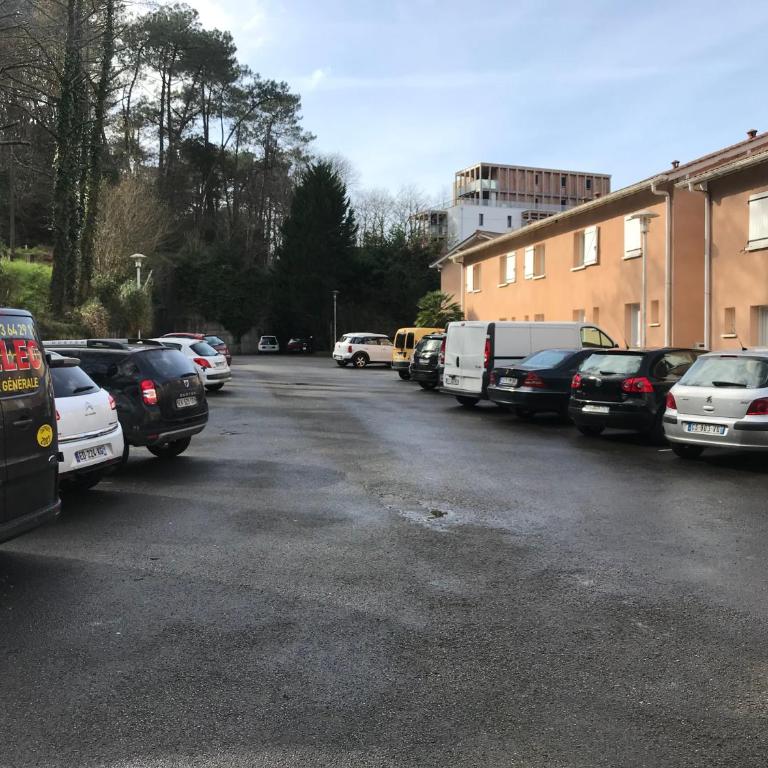ANGLET- BIARRITZ T3 dans résidence avec piscine - Maison 2 Chambres - 25