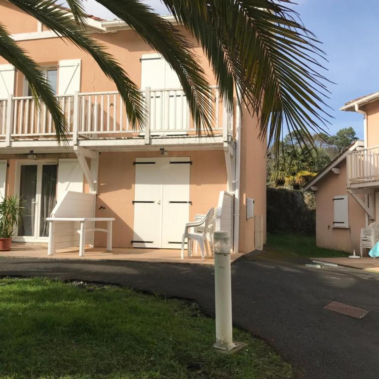 ANGLET- BIARRITZ T3 dans résidence avec piscine - Maison 2 Chambres - 24
