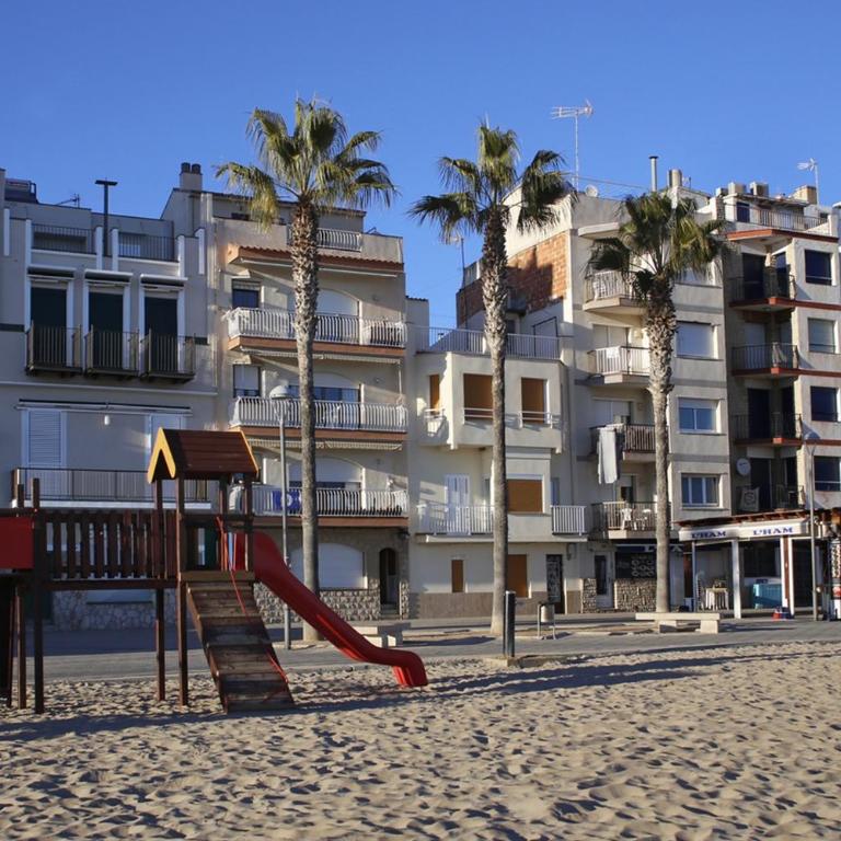 AT076 Planta baja en 1ra línea del paseo marítimo - Apartamento de 3 dormitorios - 3