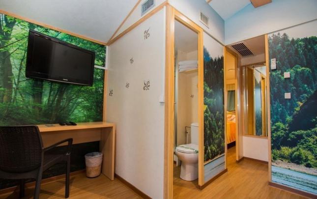 Magic Robin Hood - Two-Bedroom Bungalow (3 Adults) - 8