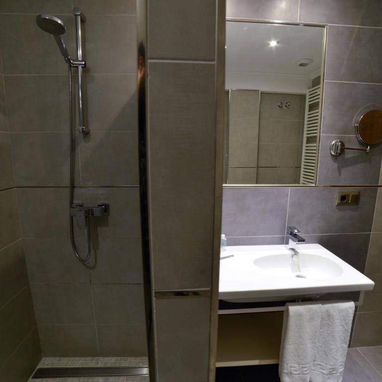 Apartamentos Turísticos Llanes - Studio with Balcony - 6