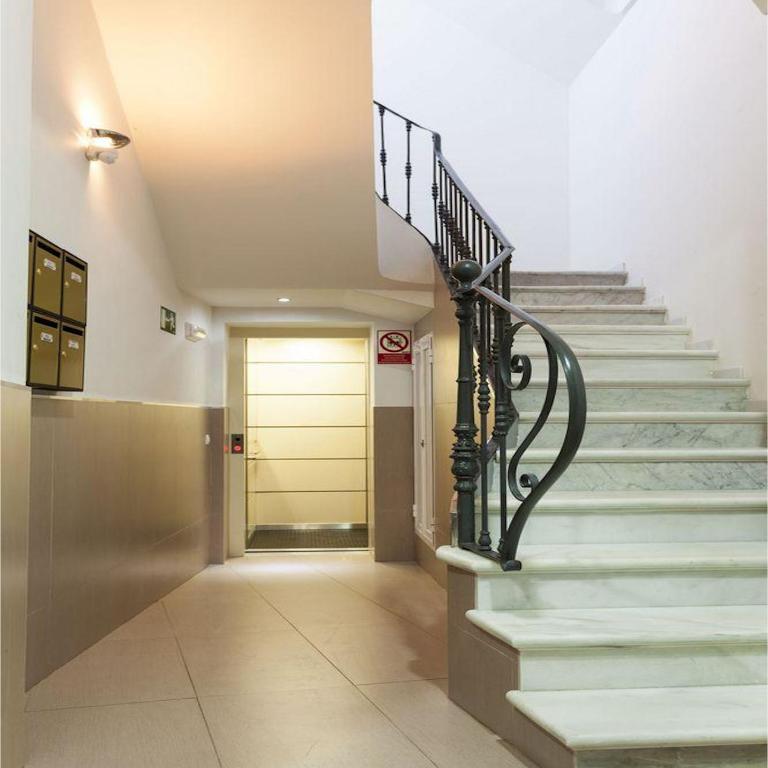 Apartamentos Gibralfaro - Apartamento con ducha - 2