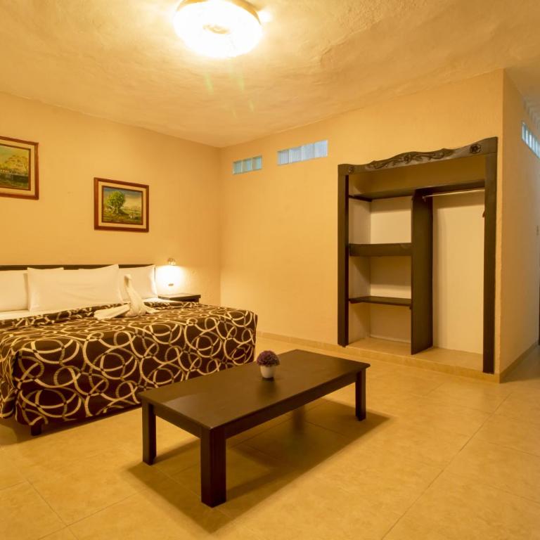 Hotel Colon Merida - Deluxe Suite - 8