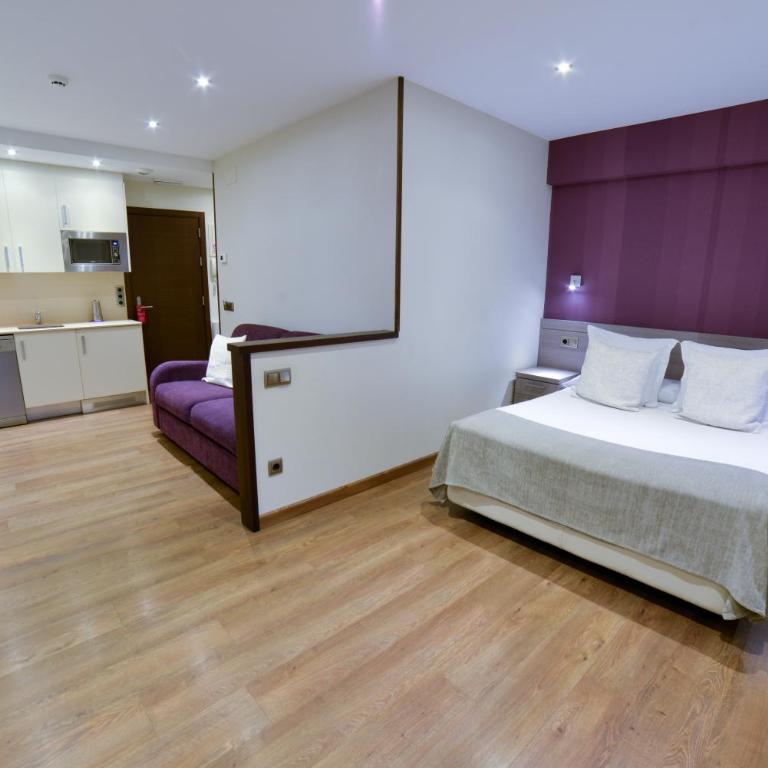 Apartamentos Turísticos Llanes - Studio with Balcony - 3