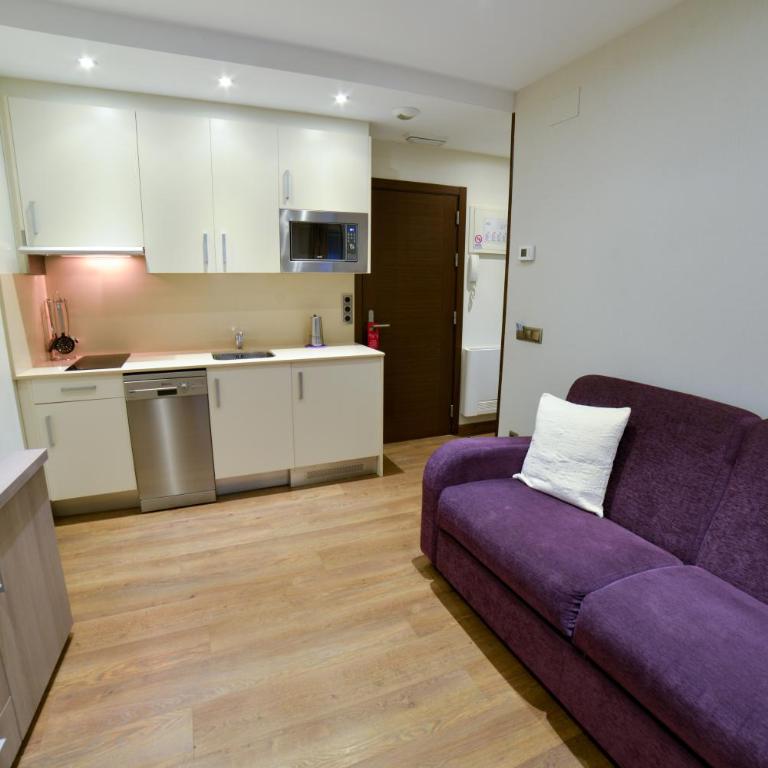 Apartamentos Turísticos Llanes - Studio with Balcony - 4