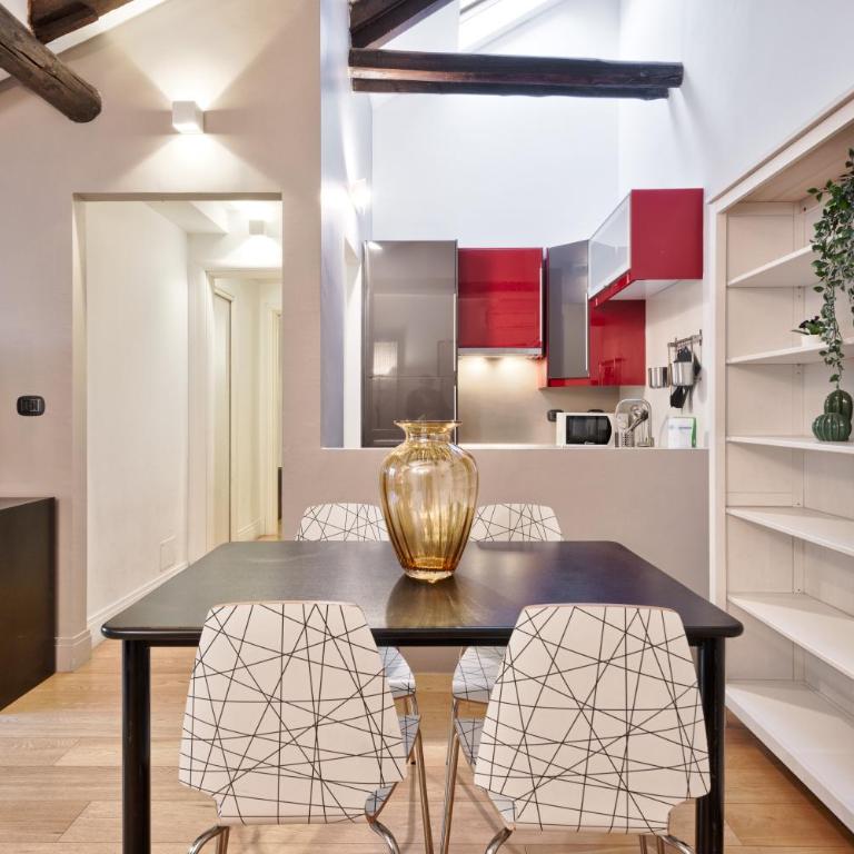 GuestHost - Stylish Apartment in the heart of Torino - Two-Bedroom Apartment - 9