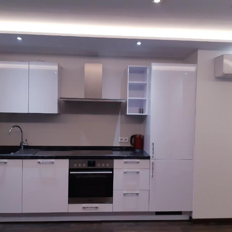 Royal Boardinghouse GmbH - Munich - Three-Bedroom Apartment - 6