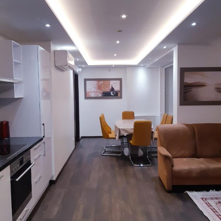 Royal Boardinghouse GmbH - Munich - Three-Bedroom Apartment - 5