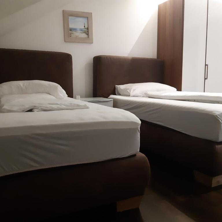 Royal Boardinghouse GmbH - Munich - Three-Bedroom Apartment - 2