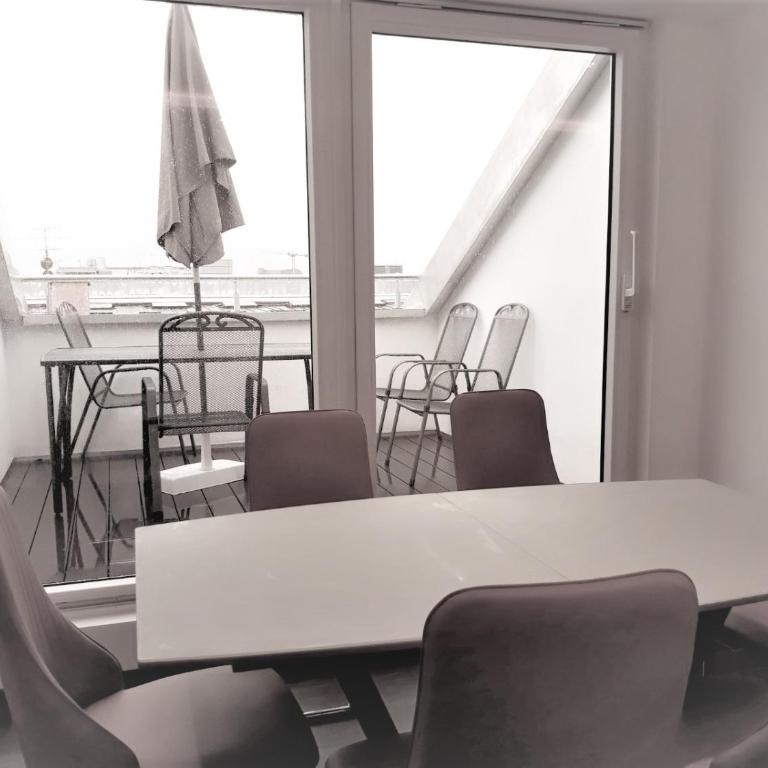 Royal Boardinghouse GmbH - Munich - Three-Bedroom Apartment - 1