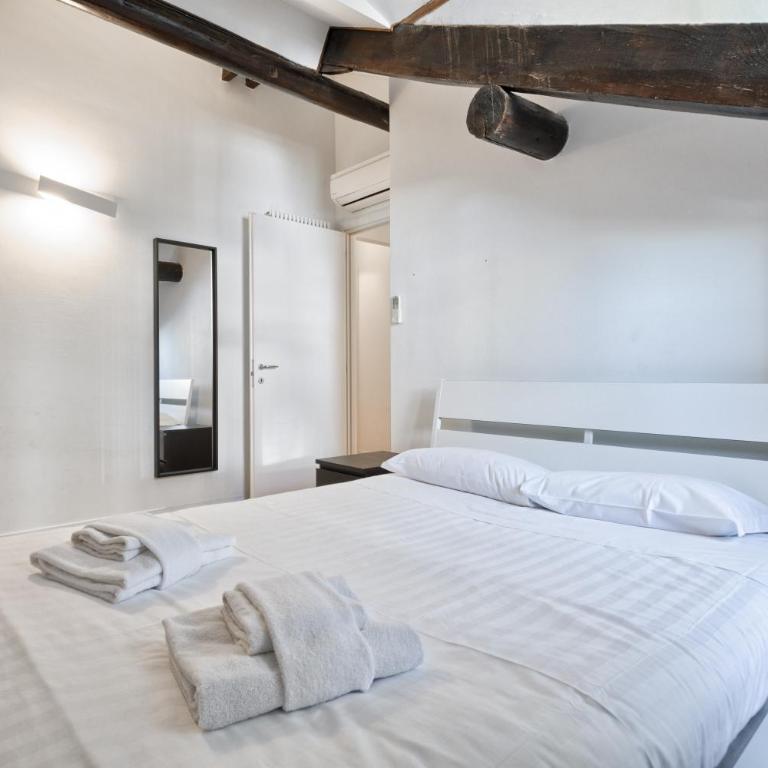 GuestHost - Stylish Apartment in the heart of Torino - Two-Bedroom Apartment - 2
