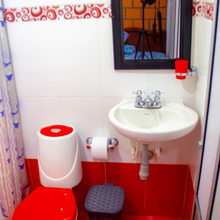 Hostal Luna Llena - Bed in 4-Bed Mixed Dormitory Room - 7