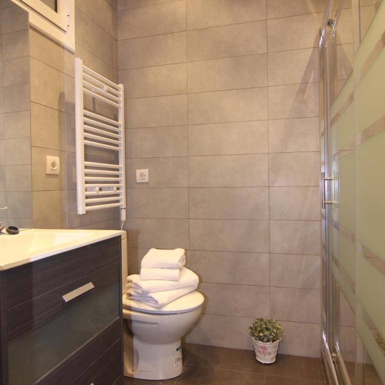 FELIP - Spacious and quiet apartments & one with Terrace - Apartment with Balcony - 12
