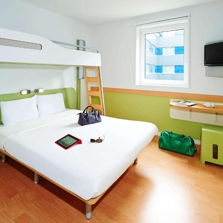 Ibis Budget Marseille Valentine - Chambre Triple avec Lit Double et Lit Simple Superposé - 3