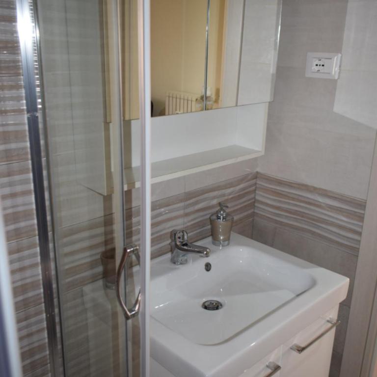 Roman Art Apartment - Metro C to Colosseum - Appartamento con 2 Camere da Letto - 17