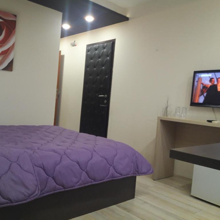 Prenoćište Konstantin 2008 - Dvokrevetna Soba sa Bračnim Krevetom - 22