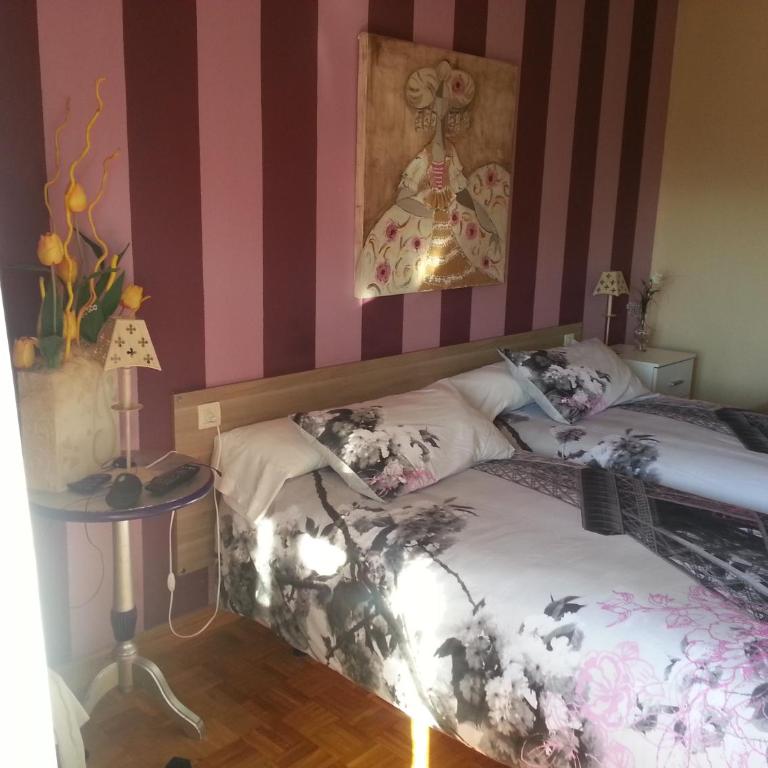 Alojamientos Iruña - Habitación Doble con baño privado - 2 camas - 3