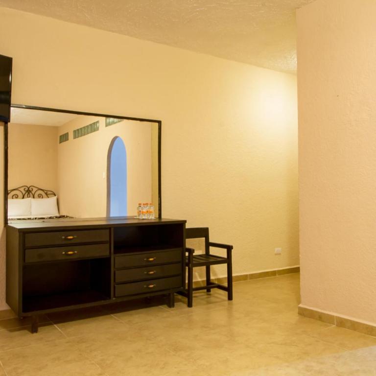 Hotel Colon Merida - Deluxe Suite - 13