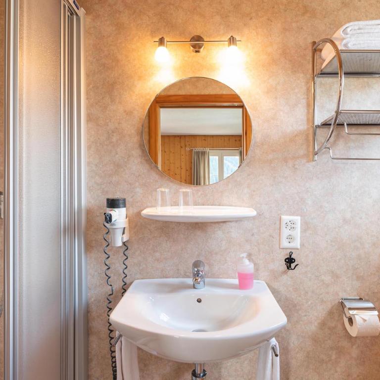 Hotel Alpenblick - Doppelzimmer mit eigenem Bad - 3