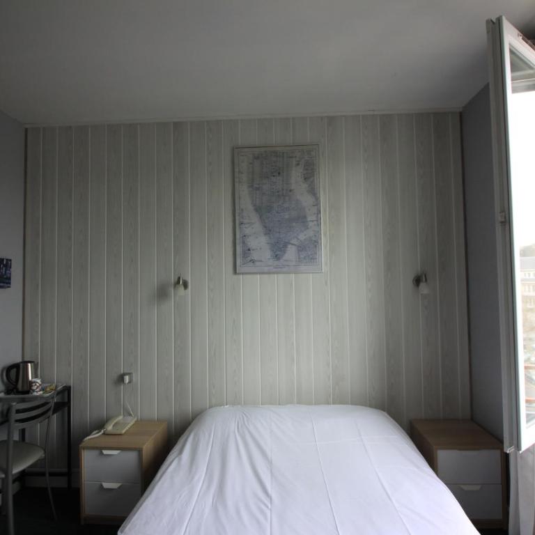 Hotel De l'Univers - Chambre Double - Vue sur Port - 2
