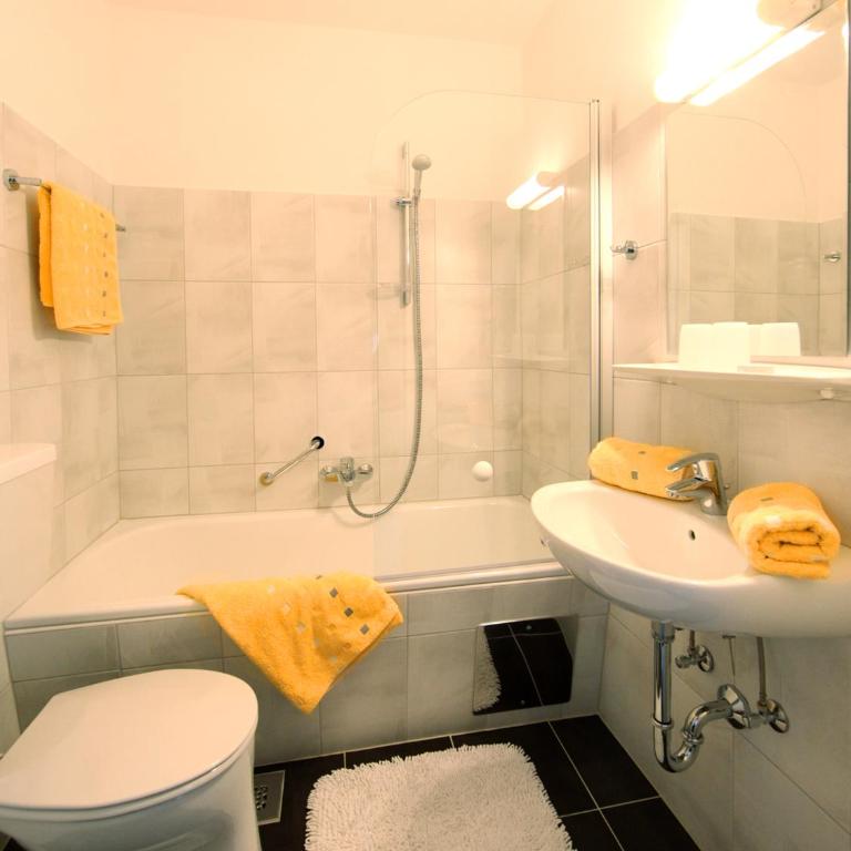 Comfort Hotel Garni Landhaus Gitti - Superior Doppelzimmer mit Balkon und Bergblick - 5